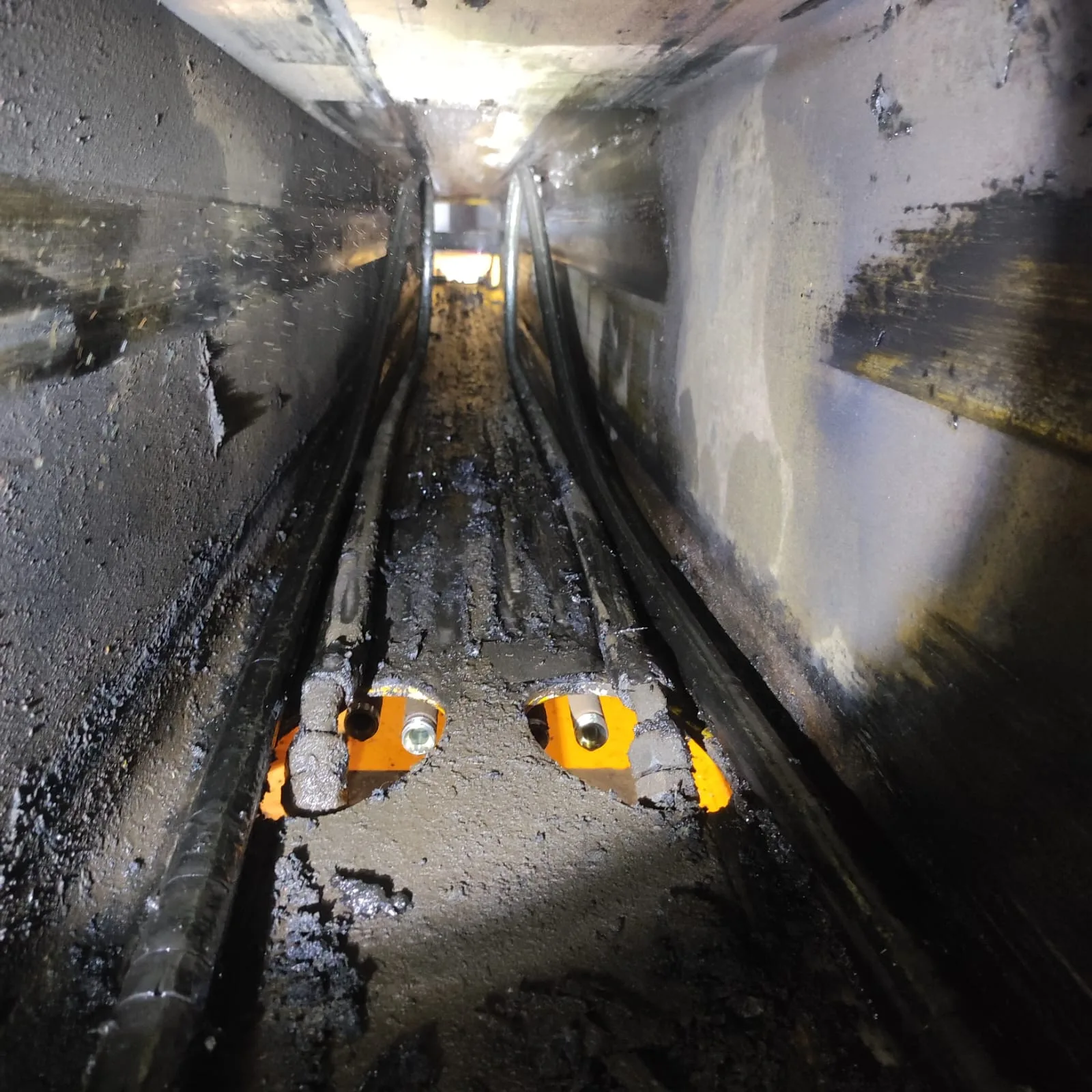 Inside the boom section - structure and hose runs exposed