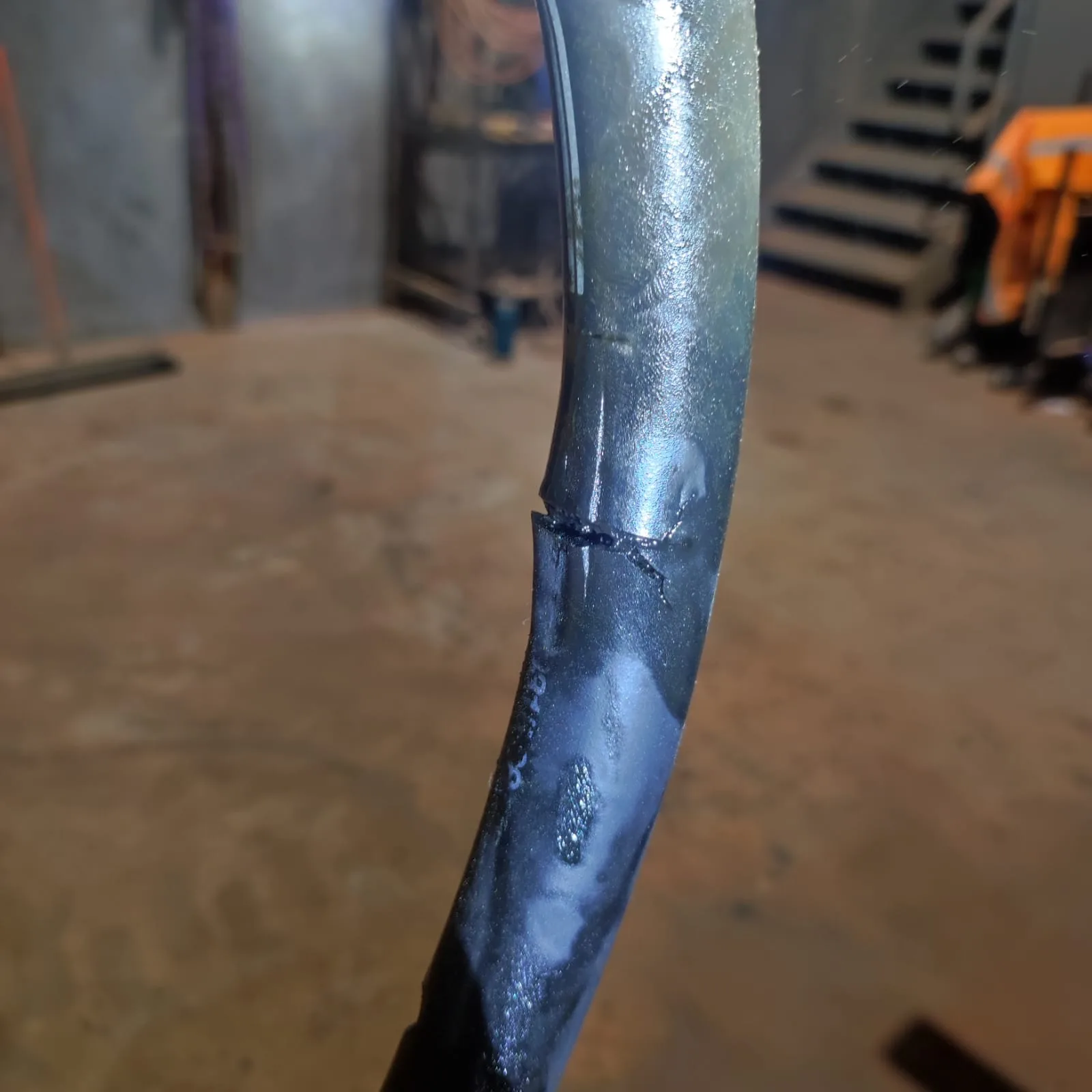Split hydraulic hose - failure risk under pressure